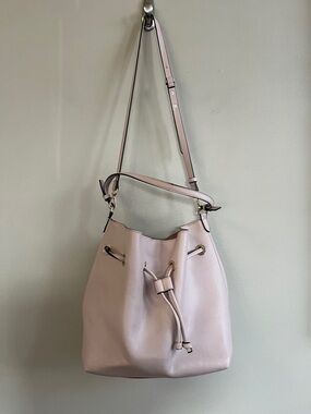 H&M bucket style bag grained faux leather in powder pink